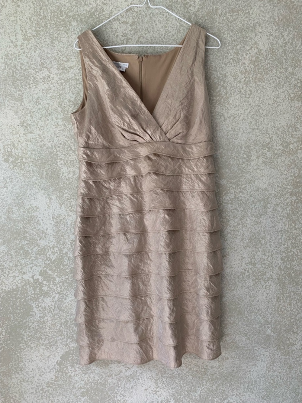 London Times Champagne Metallic Tiered Ruffle V-Neck Cocktail Dress Size 12